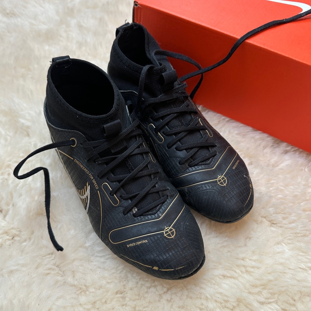 Nike Jr Superfly 8 Academy MG soccer cleats in black and gold - Picture 1 of 7